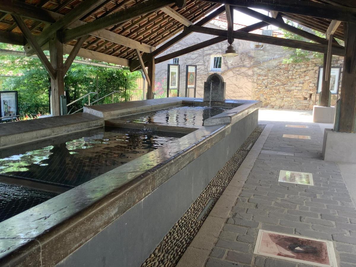 Les Amoureux Du Vieux Lavoir T3 Hyeres Medieval Экстерьер фото