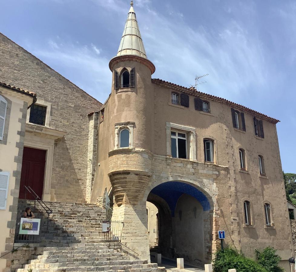 Les Amoureux Du Vieux Lavoir T3 Hyeres Medieval Экстерьер фото